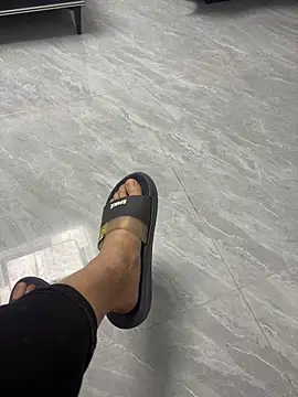 yingzi003 online show from 12, 4, 2026