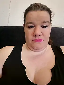Snapshot of curvystachel42 chatting on 4, 4, 2026 curvystachel42 online show from 4, 4, 2026