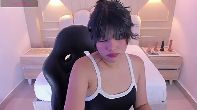 MILLYEVANS1 online show from 28, 4, 2026