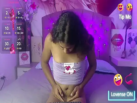 Snapshot of Renata_Valentina chatting on 3, 5, 2026 Renata Valentina online show from 3, 5, 2026
