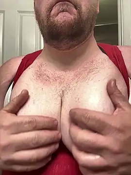 hugemanbreasts online show from 14, 4, 2026