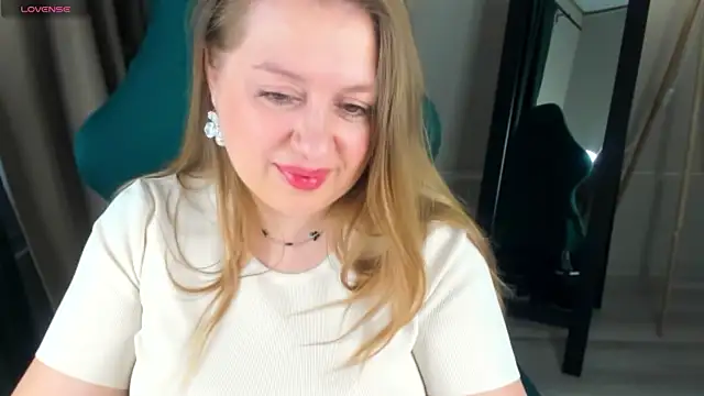 Snapshot of CleoXotie chatting on 25, 5, 2026 CleoXotie online show from 25, 5, 2026