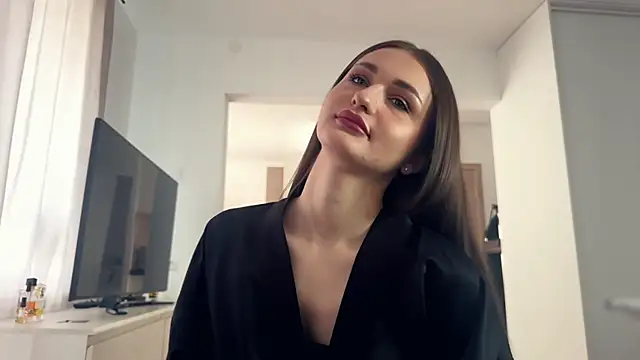 HallieHollo online show from 3, 4, 2026