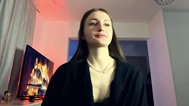 HallieHollo online show from 5, 4, 2026