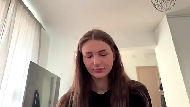 HallieHollo online show from 16, 4, 2026