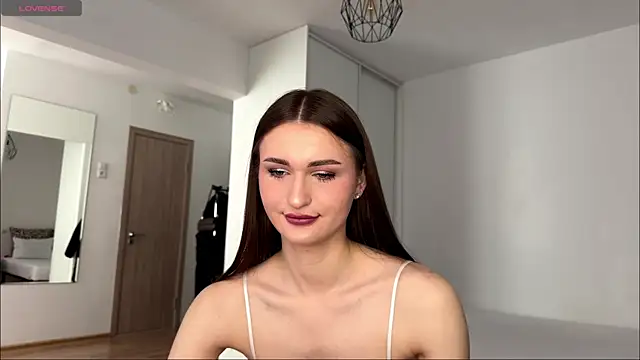 HallieHollo online show from 28, 5, 2026