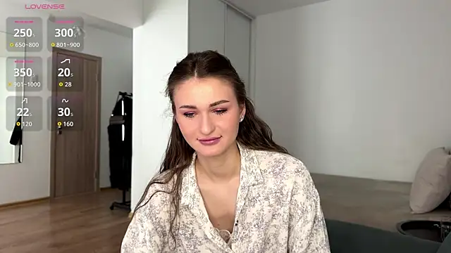 HallieHollo online show from 29, 5, 2026