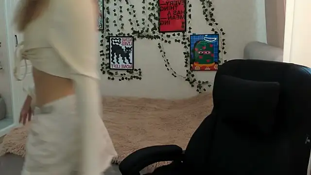 Snapshot of Emmarayder chatting on 8, 6, 2026 Emmarayder online show from 8, 6, 2026