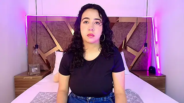 Snapshot of bella_swwan_ chatting on 24, 6, 2026 bella swwan online show from 24, 6, 2026