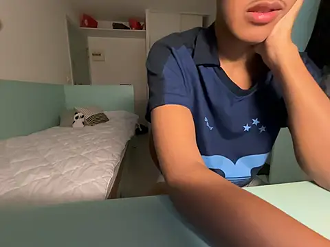 Snapshot of Rebeu_77 chatting on 18, 7, 2026 Rebeu 77 online show from 18, 7, 2026