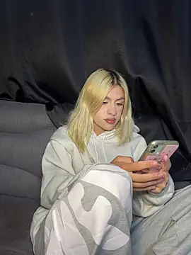 Lia fire online show from 28, 5, 2026
