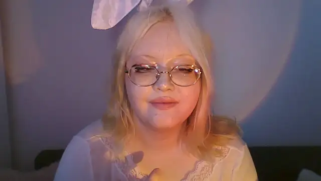 Elayne Sweet online show from 5, 4, 2026