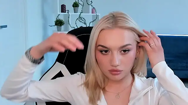 CarmonMola online show from 1, 4, 2026