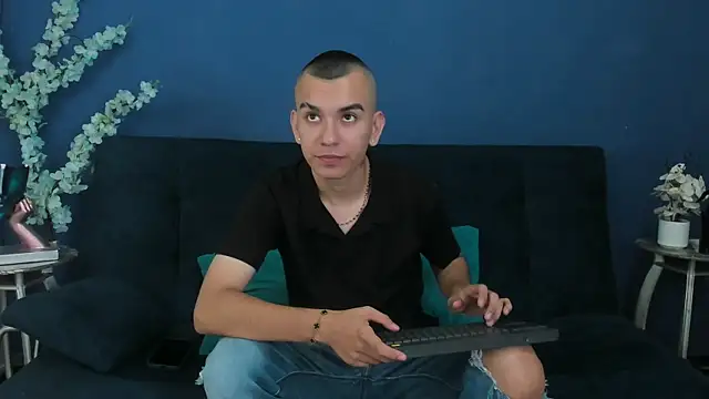Snapshot of Rowan_Cley chatting on 19, 7, 2026 Rowan Cley online show from 19, 7, 2026
