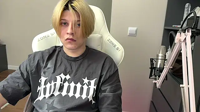 Snapshot of loverria1 chatting on 3, 4, 2026 loverria1 online show from 3, 4, 2026