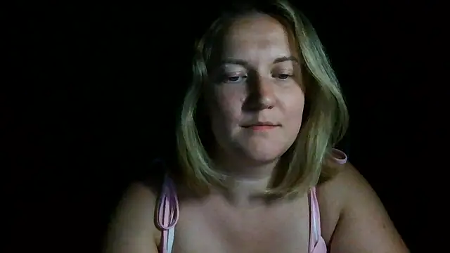 Snapshot of TinaKittyX chatting on 4, 7, 2026 TinaKittyX online show from 4, 7, 2026
