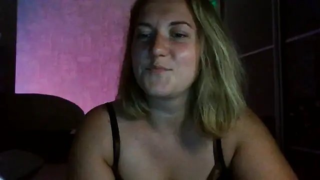 Snapshot of TinaKittyX chatting on 27, 7, 2026 TinaKittyX online show from 27, 7, 2026