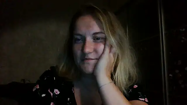 Snapshot of TinaKittyX chatting on 7, 8, 2026 TinaKittyX online show from 7, 8, 2026