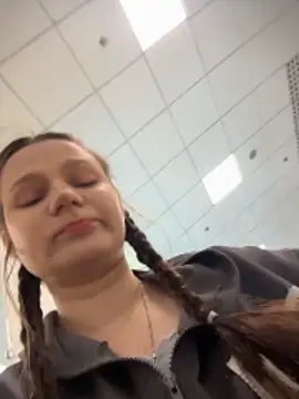 LilMisa online show from 8, 4, 2026