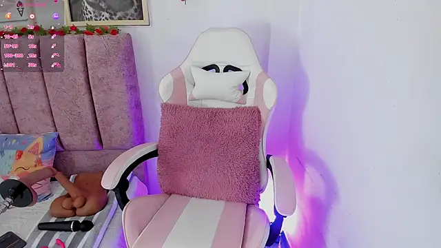 alisson boobs   online show from 13, 7, 2026