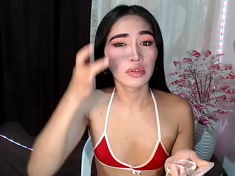 Snapshot of urasiankylie chatting on 7, 7, 2026 urasiankylie online show from 7, 7, 2026