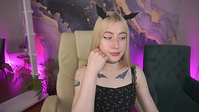 Snapshot of MelaniiePlay chatting on 25, 5, 2026 MelaniiePlay online show from 25, 5, 2026