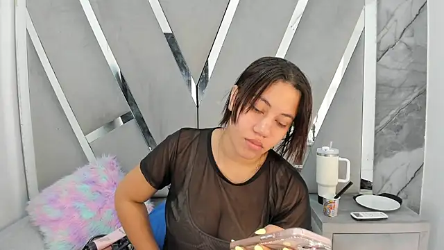 Daphne cuteht online show from 11, 4, 2026