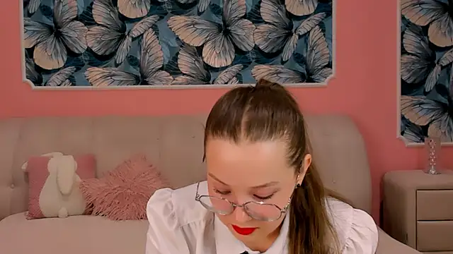 Snapshot of SYDNEY_DIAMONDS chatting on 4, 4, 2026 SYDNEY DIAMONDS online show from 4, 4, 2026