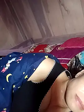 Snapshot of -Luni- chatting on 19, 7, 2026 -Luni- online show from 19, 7, 2026