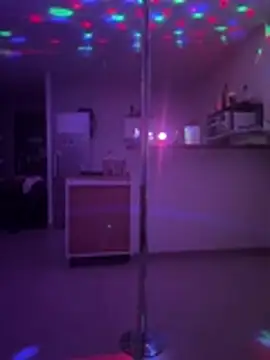 Snapshot of Miss35 chatting on 10, 4, 2026 Miss35 online show from 10, 4, 2026