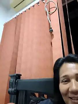 Snapshot of FuegolatinaX chatting on 4, 4, 2026 FuegolatinaX online show from 4, 4, 2026