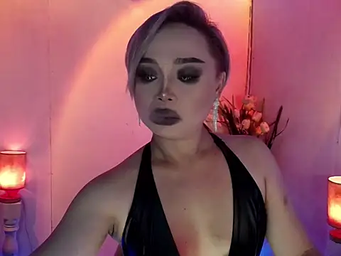 the girl of jamesbond online show from 7, 4, 2026