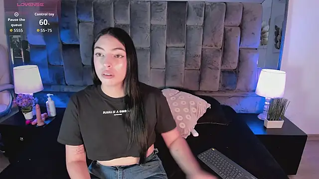 Ashly bloom  online show from 25, 6, 2026