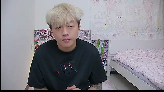 Snapshot of Zhuguli-001 chatting on 7, 4, 2026 Zhuguli-001 online show from 7, 4, 2026