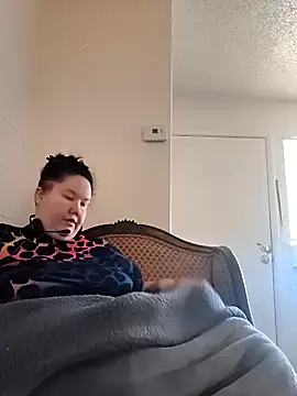 hisalphaqueen27 online show from 15, 4, 2026
