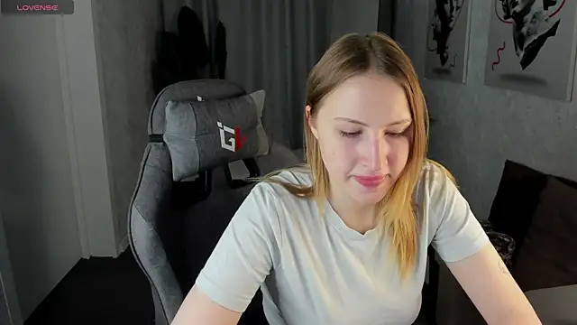 Snapshot of April_Jackson chatting on 13, 4, 2026 April Jackson online show from 13, 4, 2026