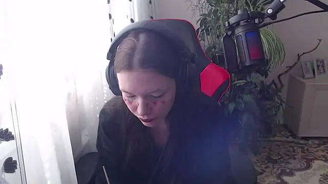 Snapshot of PunyKnee chatting on 7, 4, 2026 PunyKnee online show from 7, 4, 2026