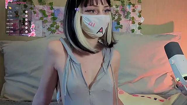 LunaNyanmi online show from 31, 5, 2026
