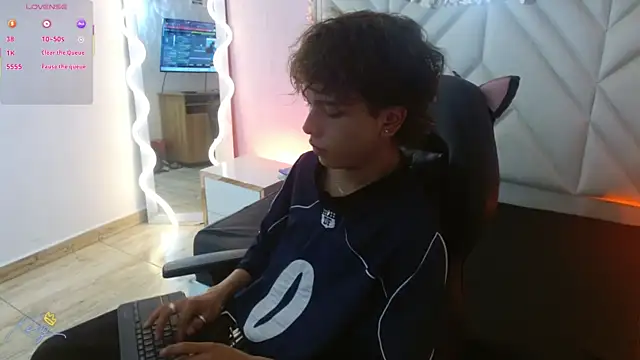 Snapshot of Elian_tay chatting on 8, 4, 2026 Elian tay online show from 8, 4, 2026