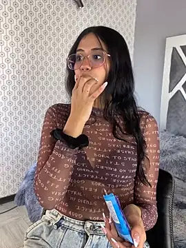 BabyLuli Pink online show from 22, 4, 2026