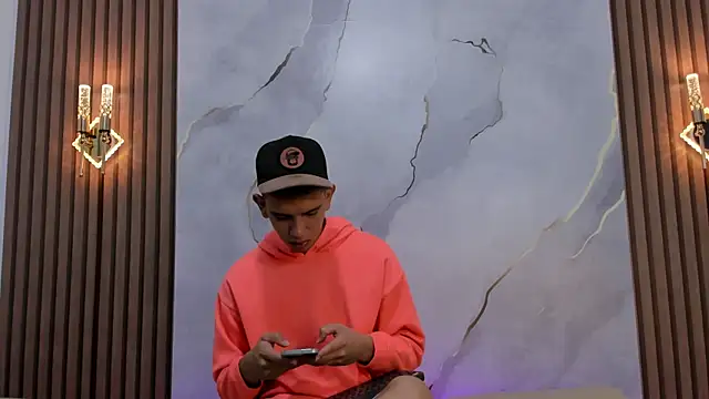 Ethanhot os online show from 8, 4, 2026
