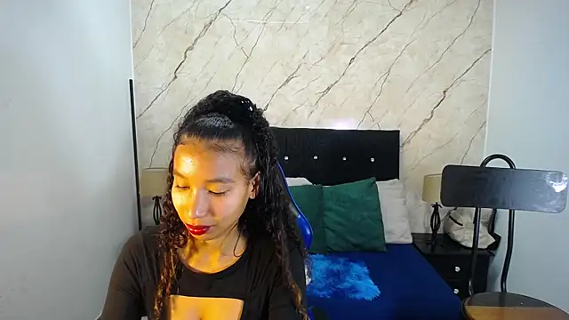 hasley cute online show from 27, 4, 2026