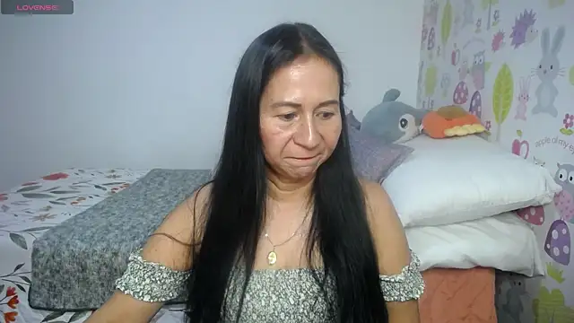 Snapshot of Tyna_b chatting on 12, 7, 2026 Tyna b online show from 12, 7, 2026
