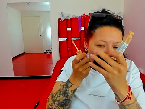 Snapshot of scarlett_red_1 chatting on 20, 5, 2026 scarlett red 1 online show from 20, 5, 2026