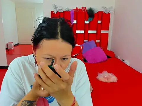 Snapshot of scarlett_red_1 chatting on 3, 6, 2026 scarlett red 1 online show from 3, 6, 2026