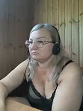 White-Chocolatte online show from 4, 6, 2026