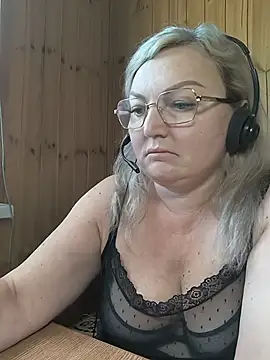 White-Chocolatte online show from 5, 6, 2026