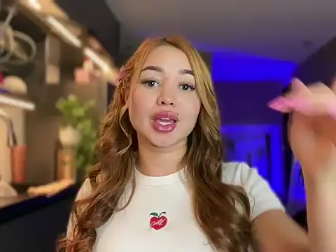 Snapshot of Amber_leaf_ chatting on 8, 4, 2026 Amber leaf online show from 8, 4, 2026