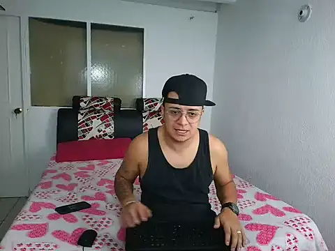 Snapshot of max_and_lilu2 chatting on 11, 4, 2026 max and lilu2 online show from 11, 4, 2026