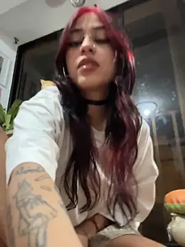 Snapshot of Kattze_ chatting on 4, 6, 2026 Kattze online show from 4, 6, 2026